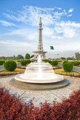 minar e pakistan with pakistan flag and fountain