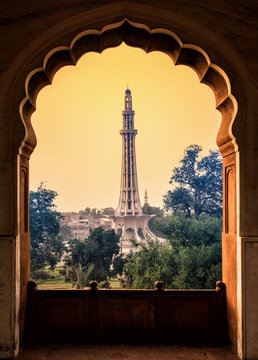 Minar E Pakistan At Evening