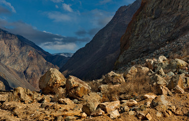 Fototapeta premium Lifeless spring in the Altai mountains. Russia. Mountain Altai. The valley of the Chulyshman river flows into Teletskoye lake.