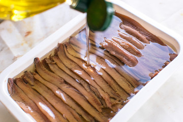 elaboración de preparación artesanal de la anchoa del cantabriaco, Santoña