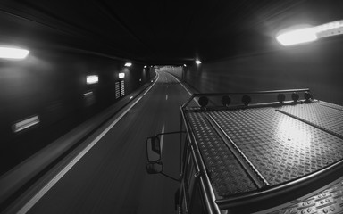 Truck im Tunnel