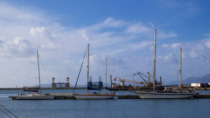 Obraz na płótnie Canvas three boats in the port