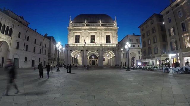 Timelapse in notturno presso Piazza della Loggia in Brescia