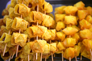 Thai Grillspiesse auf dem Markt, Thailand