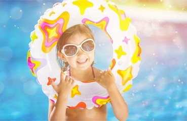 Obraz na płótnie Canvas Beautiful little girl sunning at the pool