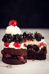 Torta selva negra en forma de cupcake