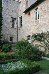 Fototapeta na wymiar medieval building in cahors (france)