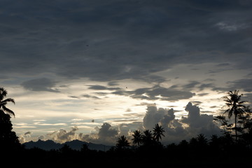 sunset view that emits sunlight against a background of cloudy sky