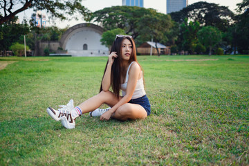 Summer sunny lifestyle fashion portrait of young stylish hipster woman.