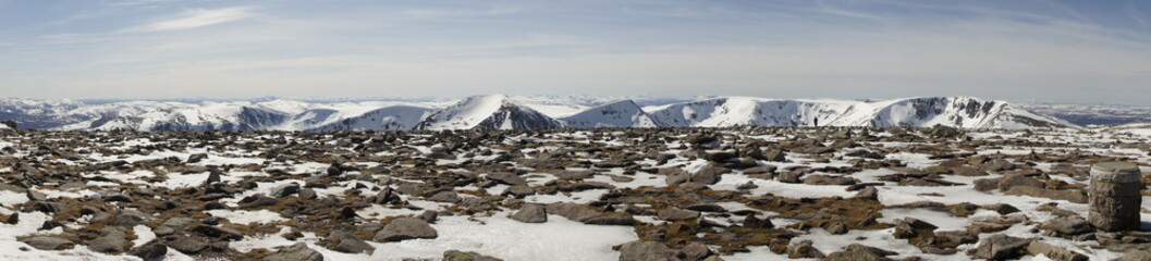 Fototapeta na wymiar Stunning clear snowy Winter View from the top of Ben Macdui, Scotland looking across to Braeriach