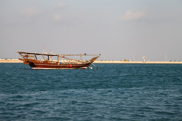 Obraz premium Traditonal fishing boat sailing in Bahrain sea