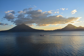 Coucher de Soleil Lac Atitl&aacute;n Panajachel Guatemala