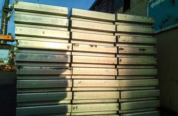 Aluminum ingots. Transportation of aluminum for export