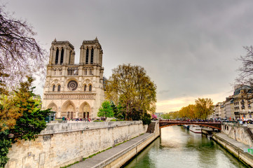 Fototapeta na wymiar Paris, Notre Dame cathedral
