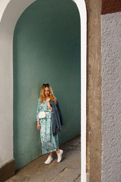 Stylish woman leaning on wall