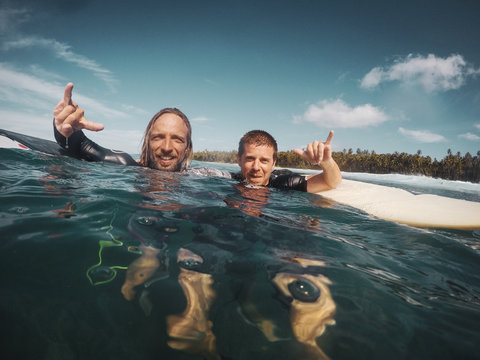Shaka - happy happy surfer