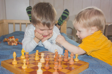 Children play chess. The development of logic, logical thinking. Boys and chess.