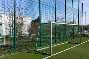 Fußballtor auf dem Spielfeld
