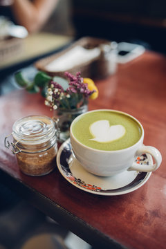 Macha latte art