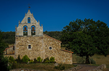 Fototapeta na wymiar Church of Verdeña town of Palencia