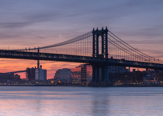Fototapeta na wymiar Manhattan bridge with the moon from East River at sunrise 