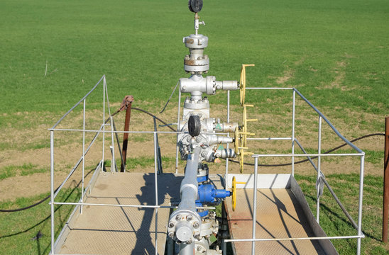 The equipment and technologies on oil fields. Oil well