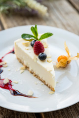Classic cheesecake with raspberry