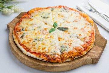 Pizza Quattro formaggi