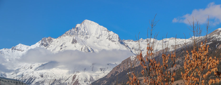 Auvergne-Rhône-Alpes - Savoie - Val Cenis - La Dent parrachée enneigée sous le soleil