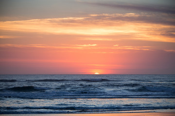Obraz premium Sunrise over the sea