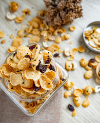Cornflakes caramel in glass bottle.