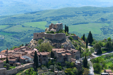 Fototapeta na wymiar Amazing panoramic view of the Castiglione d'Orcia. Italy