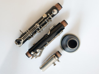 Fototapeta premium Teile der Klarinette, diagonal eingeordnet, isoliert