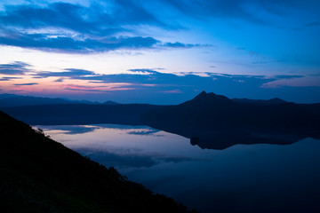 朝の摩周湖