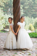 Naklejka premium happy beautiful girls with white wedding dresses