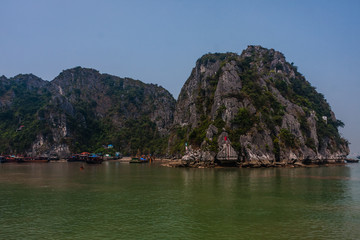 Fototapeta na wymiar Islands and rocks of the Halong Bay, Vietnam