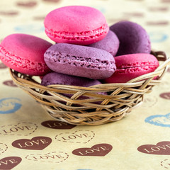 macaroni,French pastry made of egg whites, sugar and ground almonds.