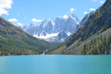 Fototapeta na wymiar Big Shavlinskoe lake, Altai mountains, Russia