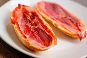 Pan con tomate y jamón