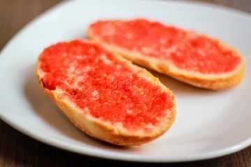 Pan con tomate