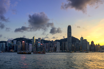 Fototapeta premium Sunset behind Hong Kong Skyline