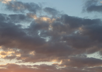 Obraz premium Beautiful sunset in the clouds, bright sun