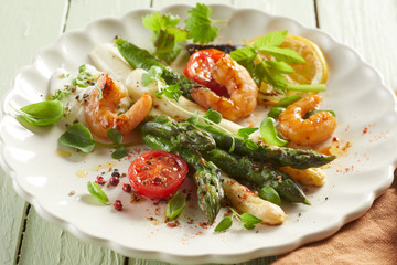 Grilled asparagus with prawns and herbs