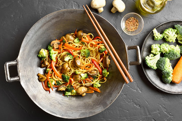 Udon stir-fry noodles with vegetables in wok - obrazy, fototapety, plakaty