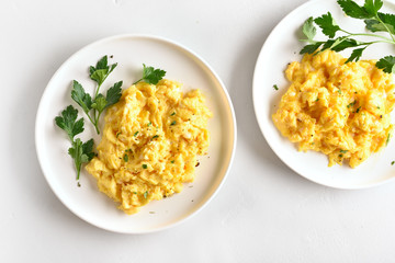 Scrambled eggs on plate