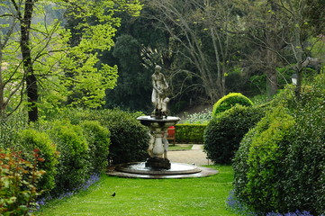 Fototapeta na wymiar garden with sculpture in Florence, Italy.