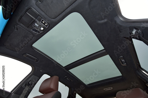 Panoramic sunroof in a passenger car