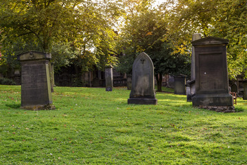 Tumbas en el cementerio