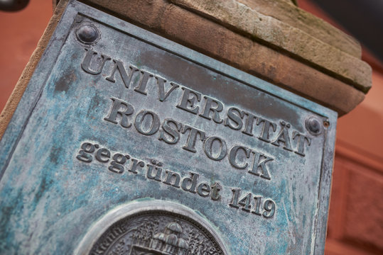 Eingangsschild der Universität Rostock