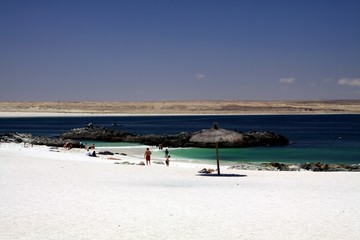 Fototapeta premium BAHIA INGLESA, CHILE - DECEMBER 26. 2011: White sand beach (Playa blanca) at pacific coast of Atacama desert